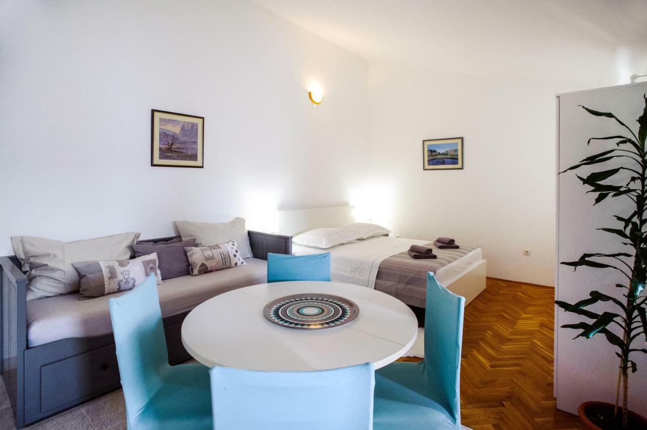 Apartments Korda L&M- Suhi Potok Jesenice  Exteriör bild