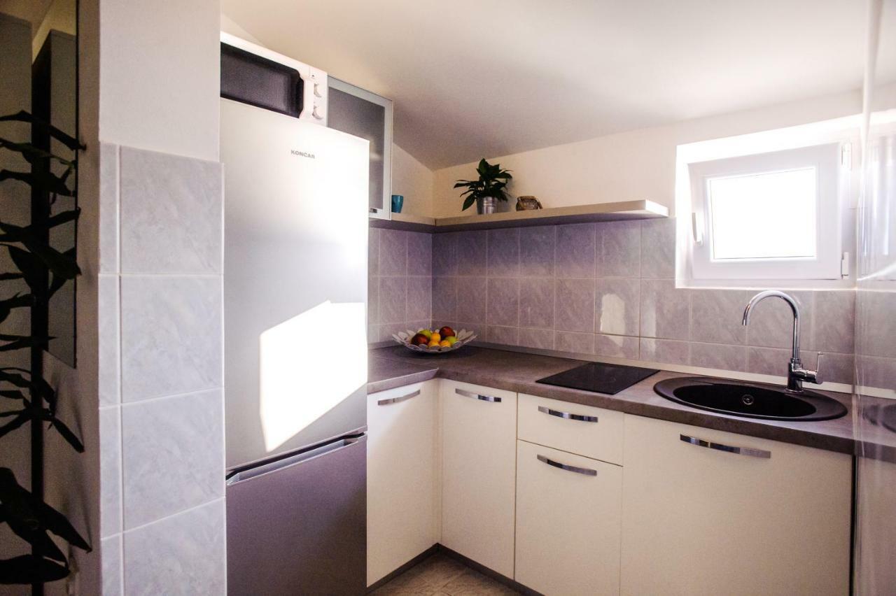 Apartments Korda L&M- Suhi Potok Jesenice  Exteriör bild